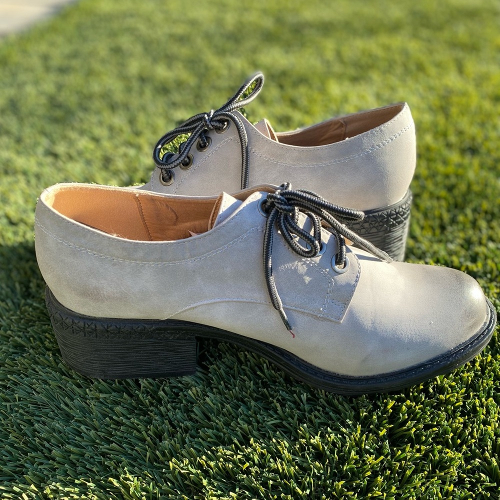 2 Lips Too Women's Size 11 Oxford Shoe